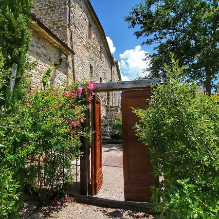 Dom wakacyjny Lush Farmhouse In Umbertide With Pool Garden Bbq Castel Rigone